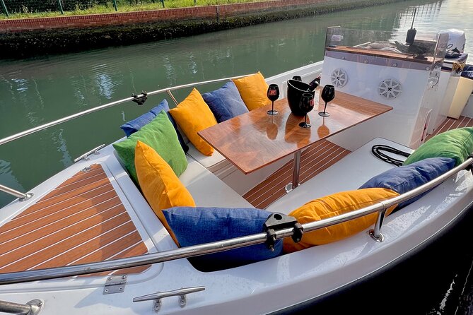 4 hours Private Boat Tour to Murano, Burano with local real guide - Murano: From the Furnace to the Shops (1 Hour)