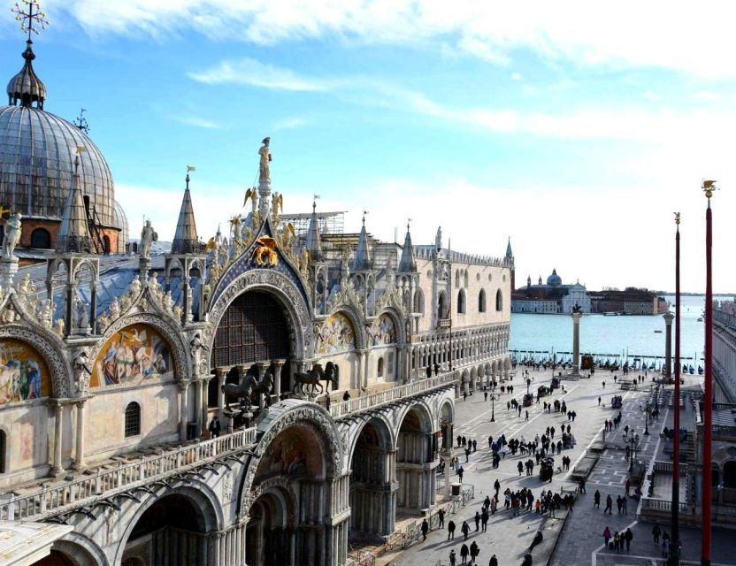 All-Inclusive Tour: Doge Palace, St Mark's Basilica & Square - Stop 2: Santa Maria Formosa and the local legend angle