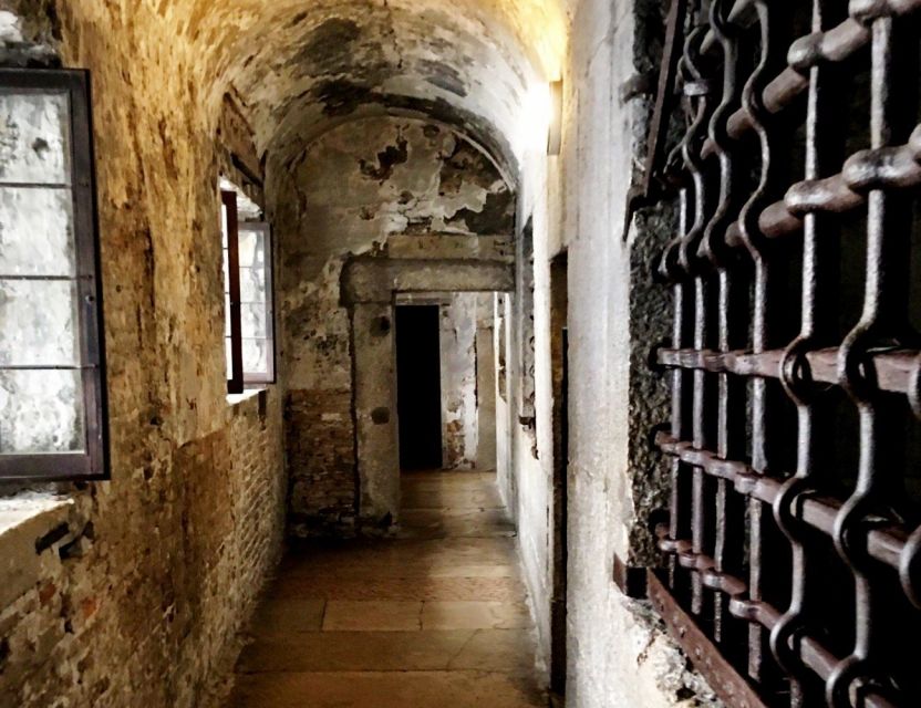 All-Inclusive Tour: Doge Palace, St Mark's Basilica & Square - Stop 5: Back toward San Marco via the Mercerie