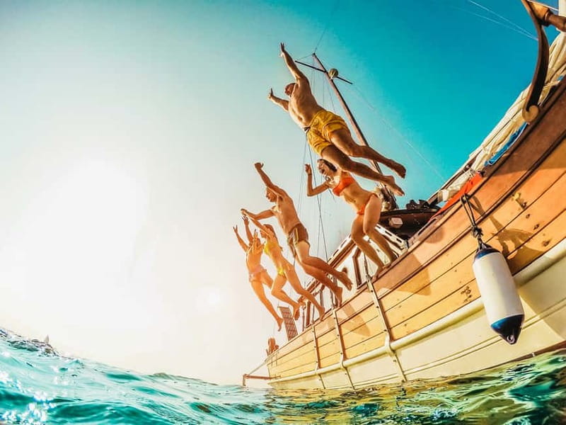 Amalfi Coast: Boat and Snorkeling Tour with Fruit & Drinks - Where you meet in Amalfi, and how not to lose time