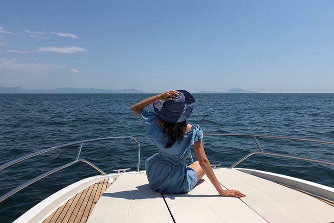 Amalfi Coast Boat Rental - What’s included on board: Bluetooth stereo and a motion camera