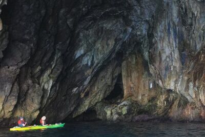 Amalfi Coast Kayak & Snorkeling Tour to the Pandora's Cave - Grotta Pandora: entering the cave safely, and why one-at-a-time matters