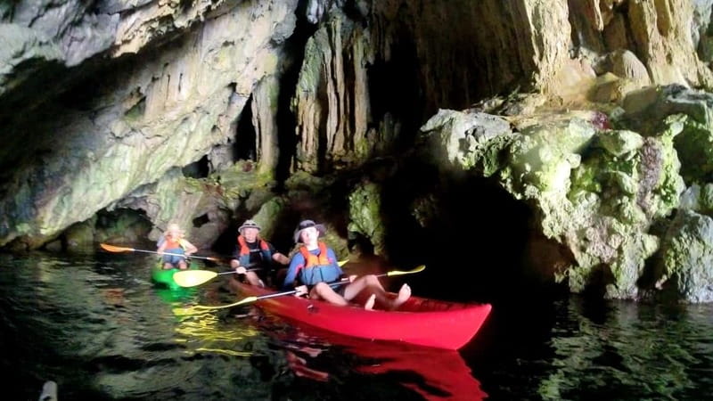 Amalfi: Kayak/Snorkel Tour to Pandora Cave with Lemon Spritz - Grotta Pandora: why kayaking feels right here