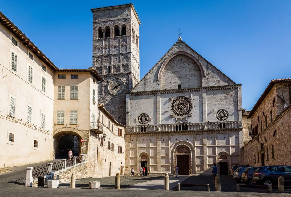 Assisi: Old Town Guided Walking Tour - Headsets included: small tech detail, big impact in churches