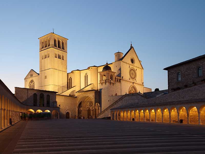 Assisi: Private Walking Tour with St. Francis Basilica - Basilica of St. Francis: Giotto frescoes up top, the tomb below