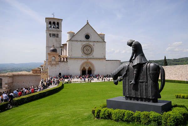 Assisi: Private Walking Tour with St. Francis Basilica - Basilica di Santa Chiara: the pink-and-white start that sets the tone