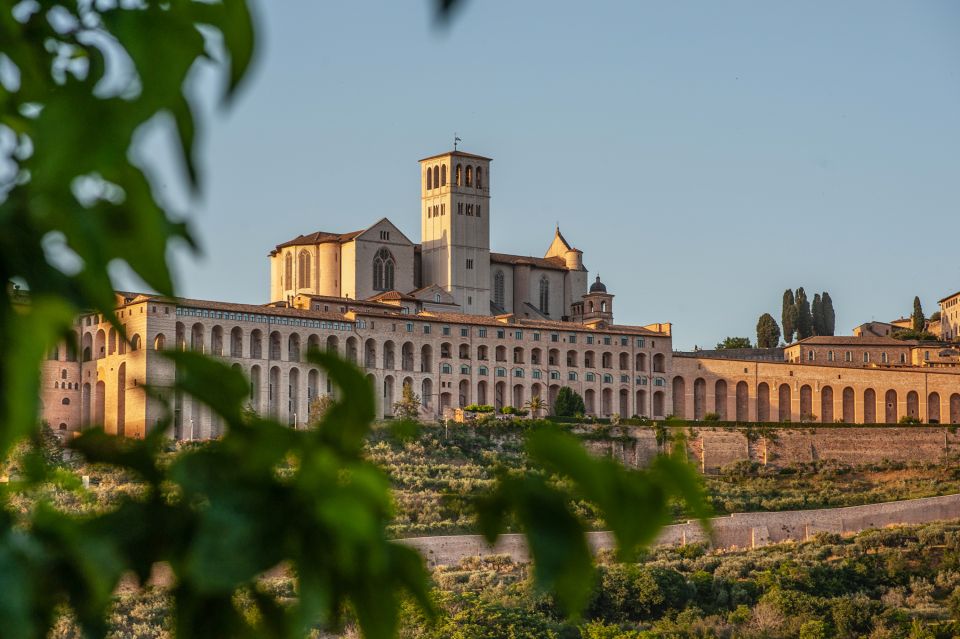 Assisi: Walking Tour with St. Francis Basilica Visit - First Steps at Matteotti: Meeting Point and What to Expect on Foot