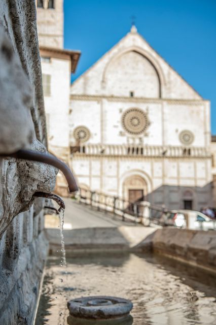 Assisi: Walking Tour with St. Francis Basilica Visit - Basilica of Saint Clare and the Franciscan Web: More Than One Church Stop