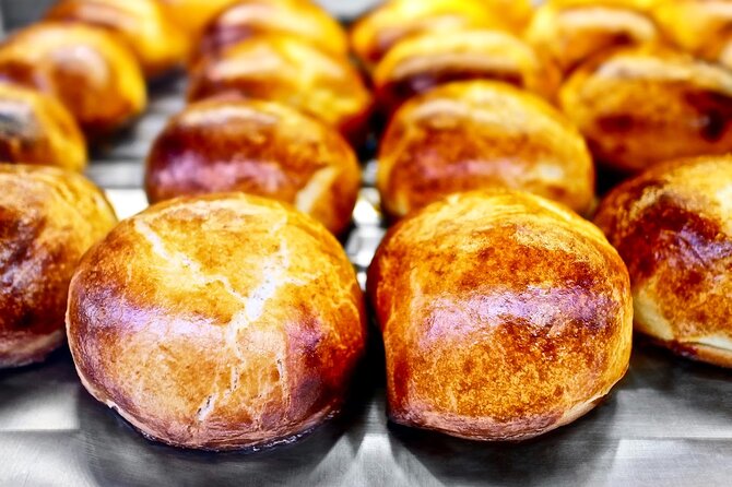 Authentic Naples Food Tour with 8+ Tastings of Pizza, Wine & More - Via dei Tribunali and Pizza Street Energy
