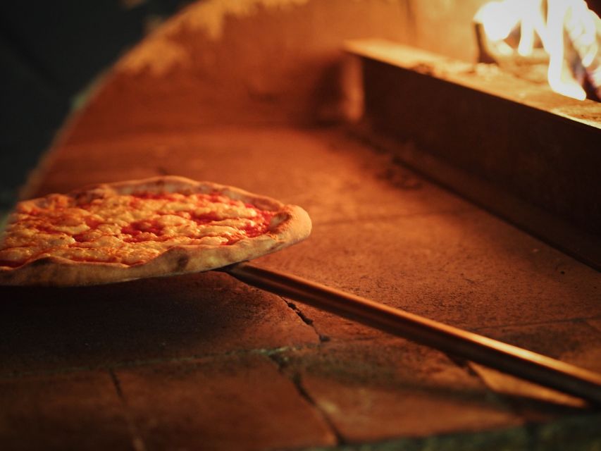 Authentic Neapolitan Pizza Lesson - Wood-Fired Oven Baking: The Part That Makes Naples Pizza Real