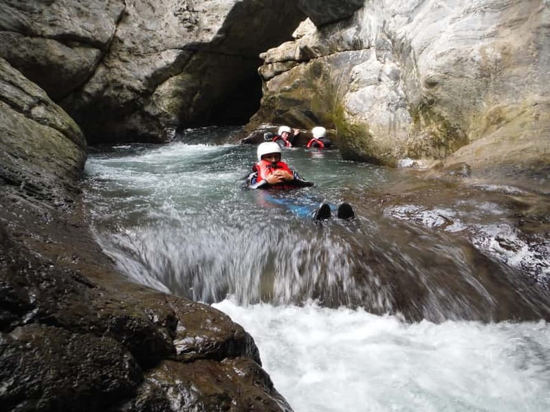 Bagni di Lucca: River Trekking In The Cocciglia Canyon - The van ride to Scesta: short transfer, clear transition