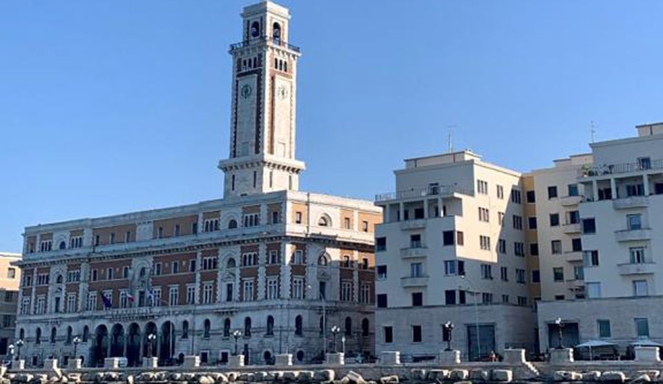 Bari by boat: admire the city from the sea with Aperitivo - The swim stop: when it’s possible and how to plan for it