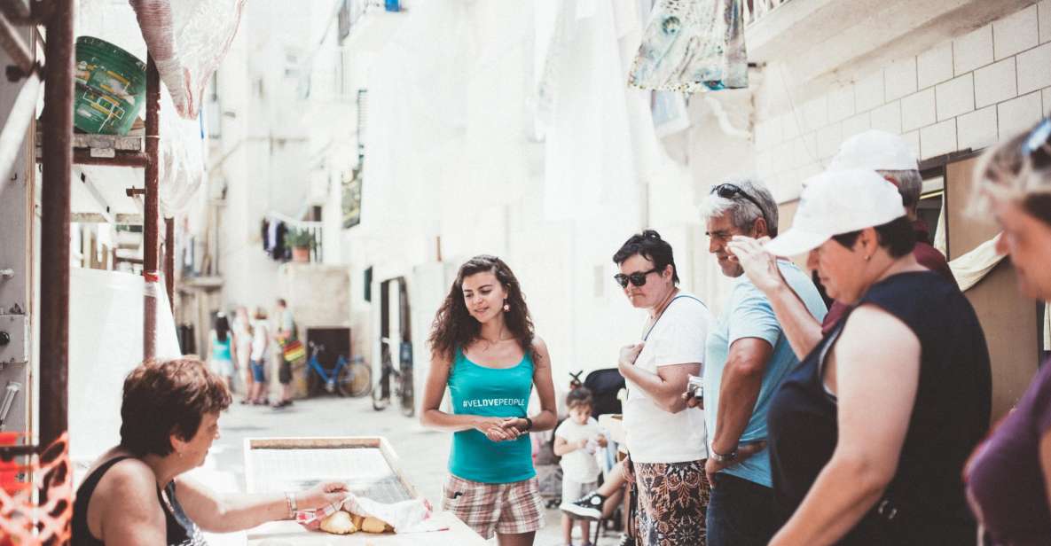 Bari: Guided Walking Tour - The Photo Stop and the Quick Visit Moments