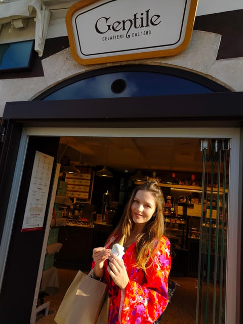 Bari: Street Food Walking Tour with Wine Tasting - Piazza Mercantile: the square that turns snacks into a city story