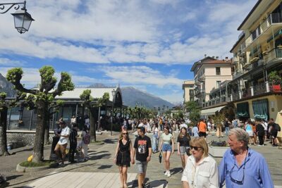 Bellagio & Varenna Full-day Tour on Lake Como by private boat - The 90-minute cruise on Lake Como: history from the water, not from a brochure