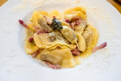 Bergamo: Full meal Food Tour with Local Delights by Do Eat Better - Getting Oriented: Meeting Point and the Pace You Should Expect