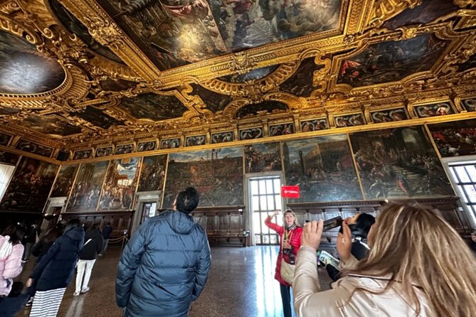 Best Of Venice: Saint Mark's Basilica, Doges Palace with Guide and Gondola Ride - Gondola ride on the canals: 30 minutes that actually feel like Venice