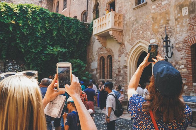 Best of Verona Highlights Walking Tour with Arena - Casa di Giulietta: legends, lanes, and what you should know about the balcony