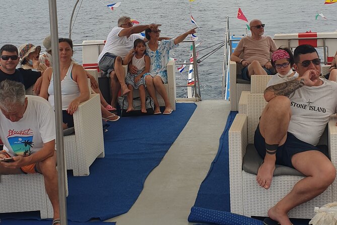 Boat excursion with lunch on board to discover Ischia - Sorgeto thermal bay: swimming in sea water and hot-water mix