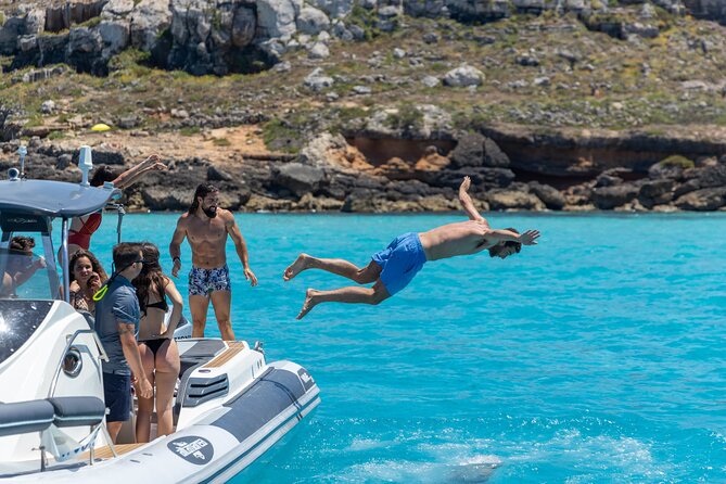 Boat Tour Egadi Day discover Favignana and Levanzo from Trapani - Cruising Toward Levanzo: The 20-Minute Transfer Moment