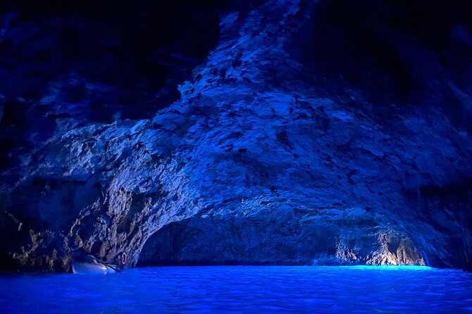 Boat Tour in Capri Italy - Capri coast by boat: why it beats the crowded viewpoints