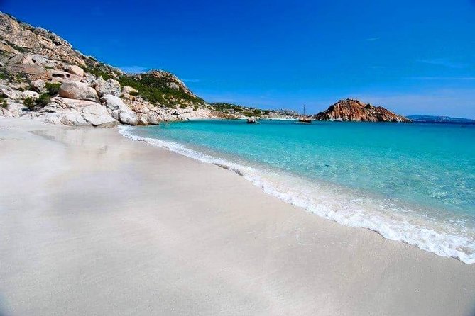 Boat Tour La Maddalena Archipelago from Palau - Budelli’s Pink Beach photo stop: how to make the short viewing moment count