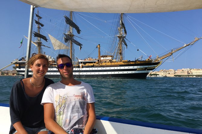 Boat tour of Ortigia Island and sea caves - The loop around Ortigia: sea views from outside and below