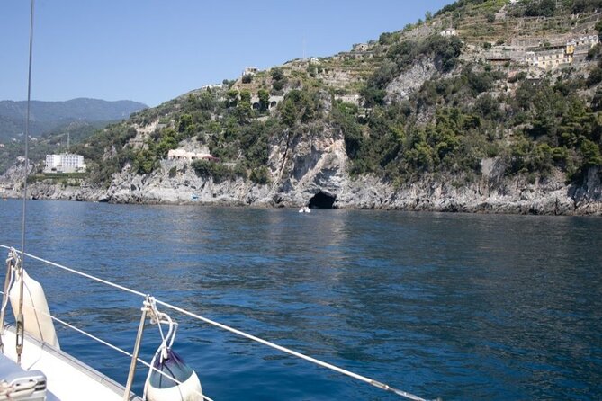 Boat tour of the Amalfi Coast with Aperitif - The aperitif and food on board: what you can expect