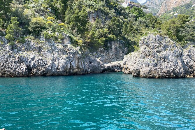 Boat tour of the Amalfi Coast with Aperitif - Getting comfortable on a small boat: what matters before you go