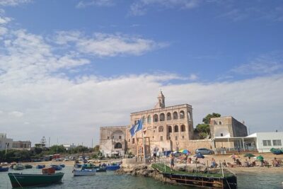 Boat tour of the Polignano a Mare caves with aperitif - Meeting Point at San Vito: get your timing right