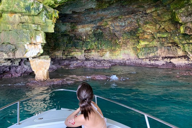 Boat tour of the Polignano a Mare caves with aperitif - Cave crowds and timing: what can affect your viewing