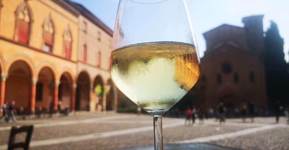 Bologna: City Center Guided Wine Walking Tour - Key things you’ll notice