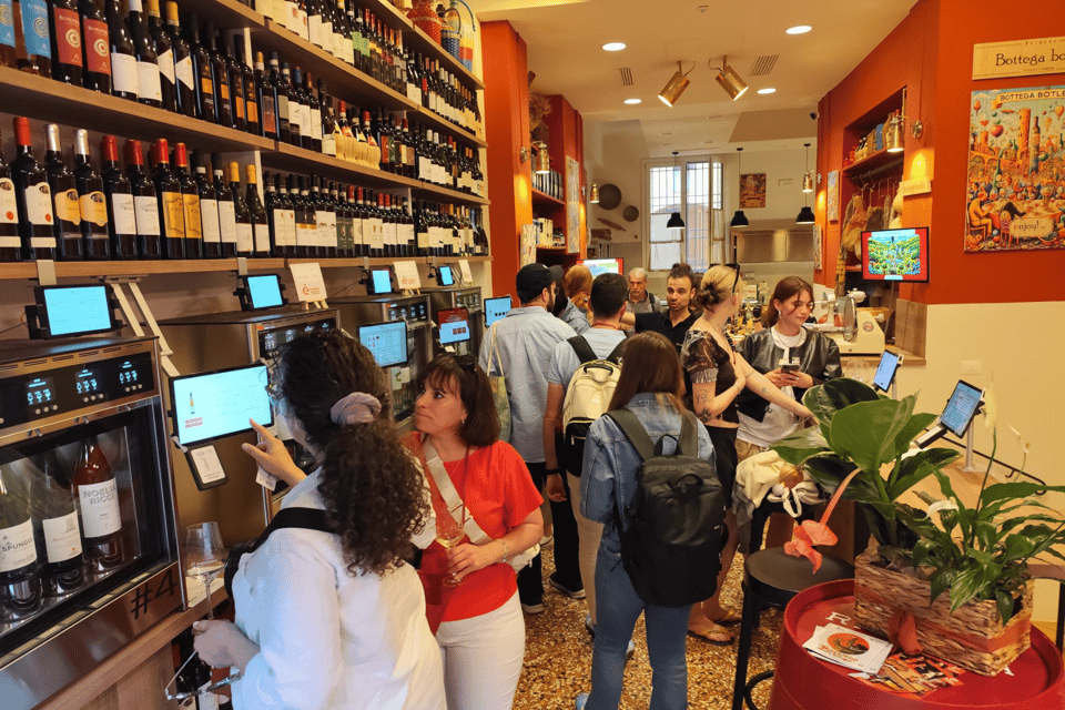 Bologna: Food and Wine Tasting with Interactive Game - The wines: Pignoletto and Sangiovese, three ways