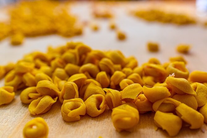 Bologna Food & Market Tour with 6 Tastings, Pasta, Wines & More - Tour pace, group size, and where it ends near Santo Stefano