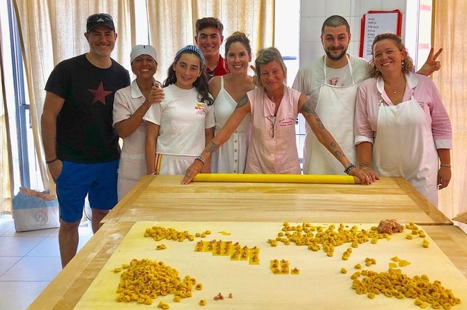 Bologna Food Tour from a local perspective - Piazza Maggiore and the Neptune Statue: Stories Between Bites