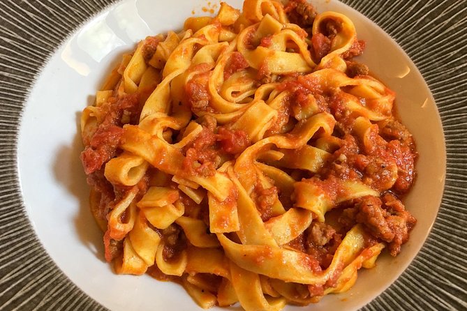 Bologna: Full meal Food Tour with Local Delights by Do Eat Better - Fontana del Nettuno: Handmade Pasta and the Bologna Signature Moment