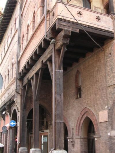 Bologna: Guided Walking Tour - Why Bologna Gets Three Nicknames: La Dotta, La Grassa, La Rossa