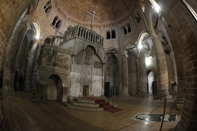 Bologna historical art walking tour with hidden gems and tastings - Quadrilatero Market Maze: Medieval Trades, Guild Signs, and Food Time