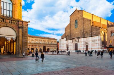 Bologna: Open Bus City Tour and Local Food Tasting - Hop-On, Hop-Off Stops: building your Bologna route on the fly