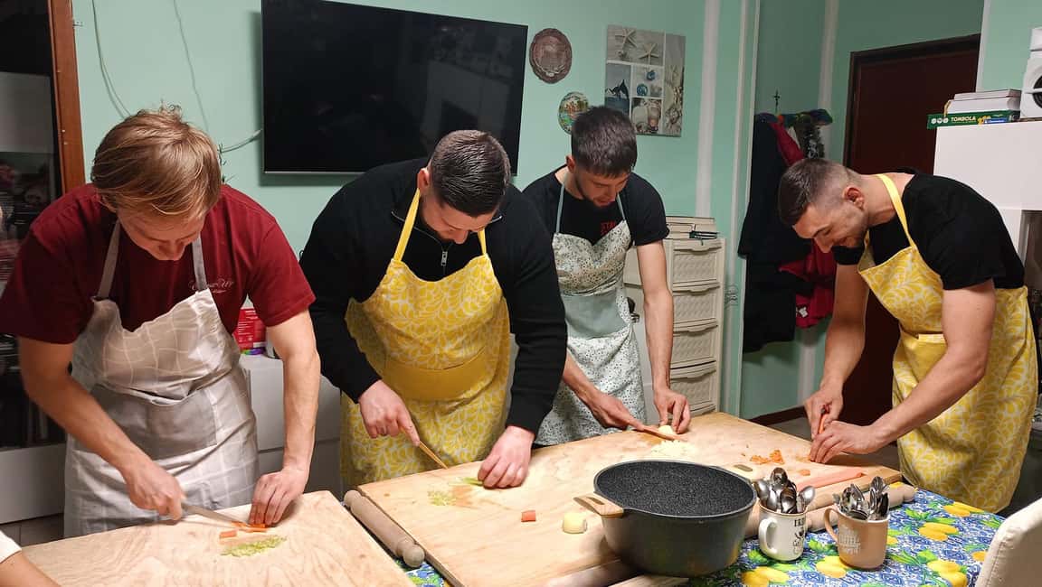 Bologna: Pasta Tagliatelle al Ragu Cooking Class with Wine - Key things that make this class worth your time