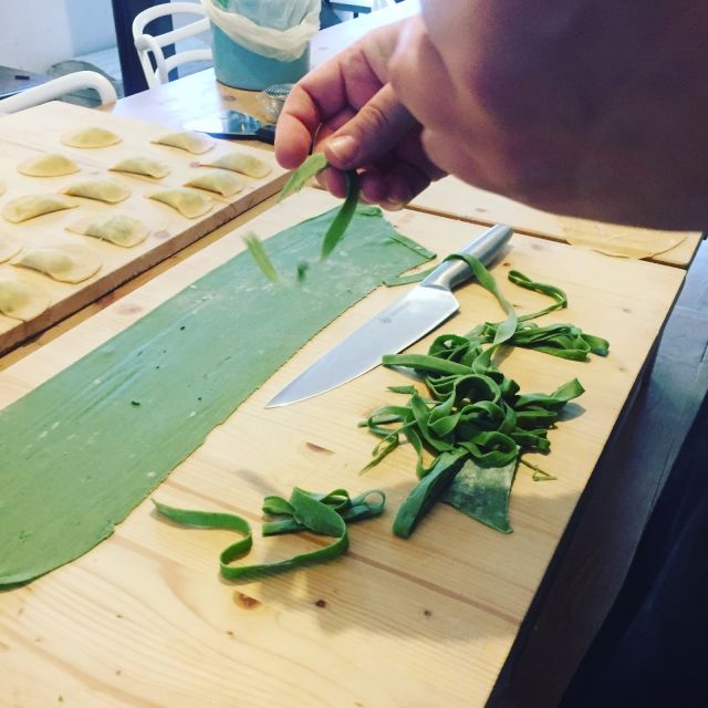 Bologna: Pasta Tagliatelle al Ragu Cooking Class with Wine - Meeting at Buzz Mattioli and finding the apartment outside the center