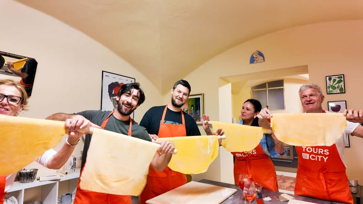 Bologna: Pasta Tagliatelle Ragu Cooking Class with Spritz - Meeting Your Team Outside the Building (and Why It Helps)