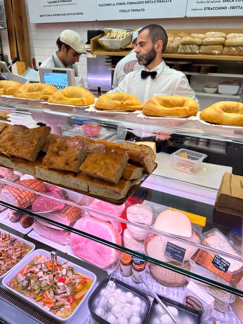 Bologna: Walking Food Tour and Highlights with a Local Guide - Via Rizzoli finish and gelato: sweet ending done the Bologna way