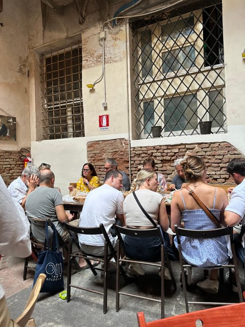 Bologna: Walking Food Tour and Highlights with a Local Guide - Diet, allergies, and who this tour fits best