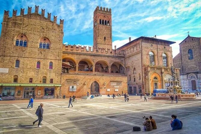 Bologna Walking Tour with Audio and Written Guide - Piazza del Nettuno: a square with myth, power, and opinions