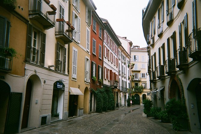 Brera district & Pinacoteca 2-hours guided experience with entrance tickets included - Brera district walk: food shops, boutiques, and the small-alley vibe