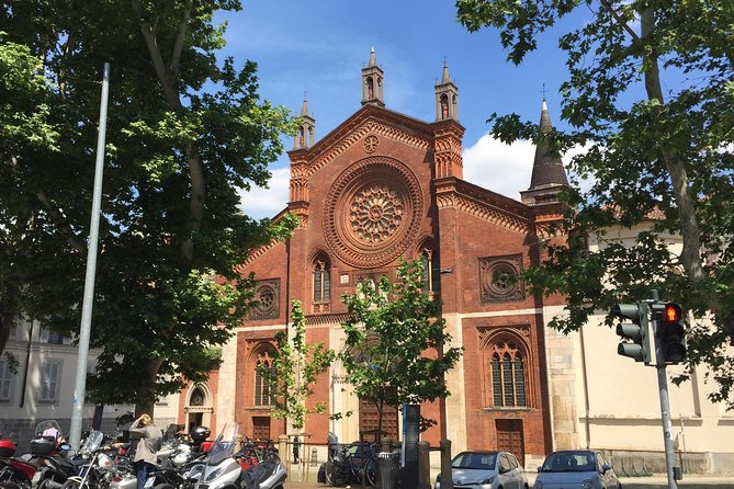 Brera district & Pinacoteca 2-hours guided experience with entrance tickets included - Pinacoteca di Brera: how the guide turns masterpieces into stories