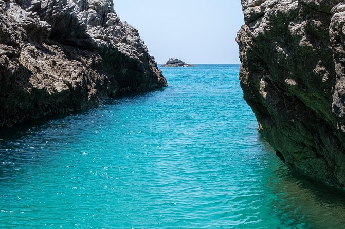By boat between the sea and the most beautiful beaches! Capo Vaticano - Tropea - Briatico - Snorkeling Gear Included: What to Pack and What to Expect