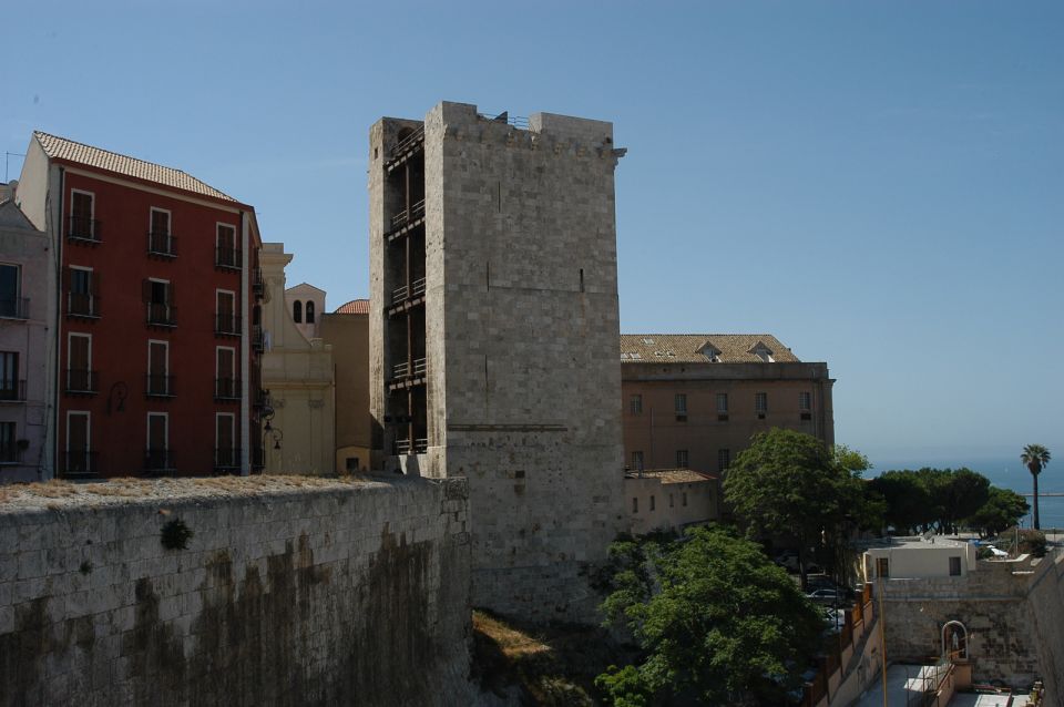 Cagliari: Walking Tour of the Old City - Walking into Cagliari’s Castello (and getting your bearings fast)
