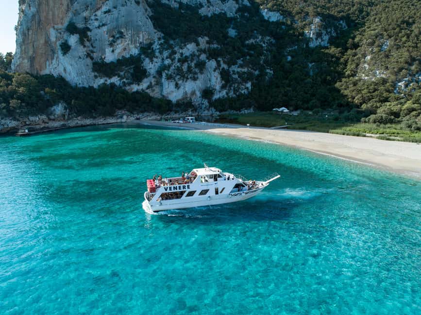Cala Gonone: Grotta Bue Marino & Cala Luna Beach Boat Tour - Cala Luna Beach: The White Crescent With Six Shore Caves